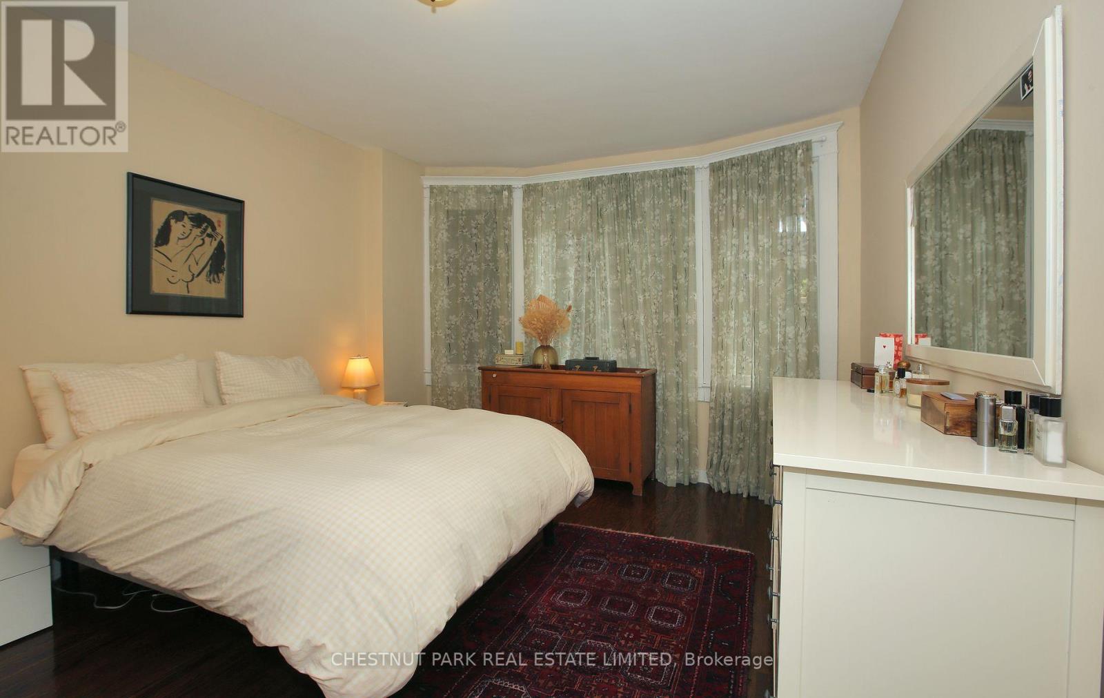 Photo 4 of 151 Marlborough Place, Toronto ON