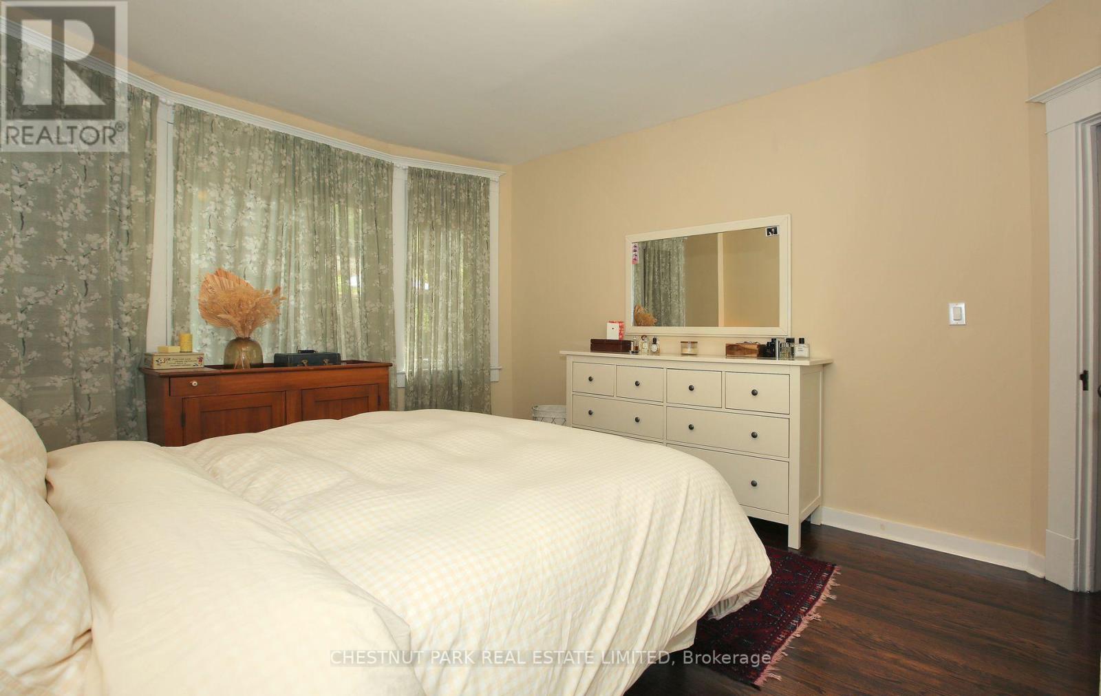Photo 5 of 151 Marlborough Place, Toronto ON