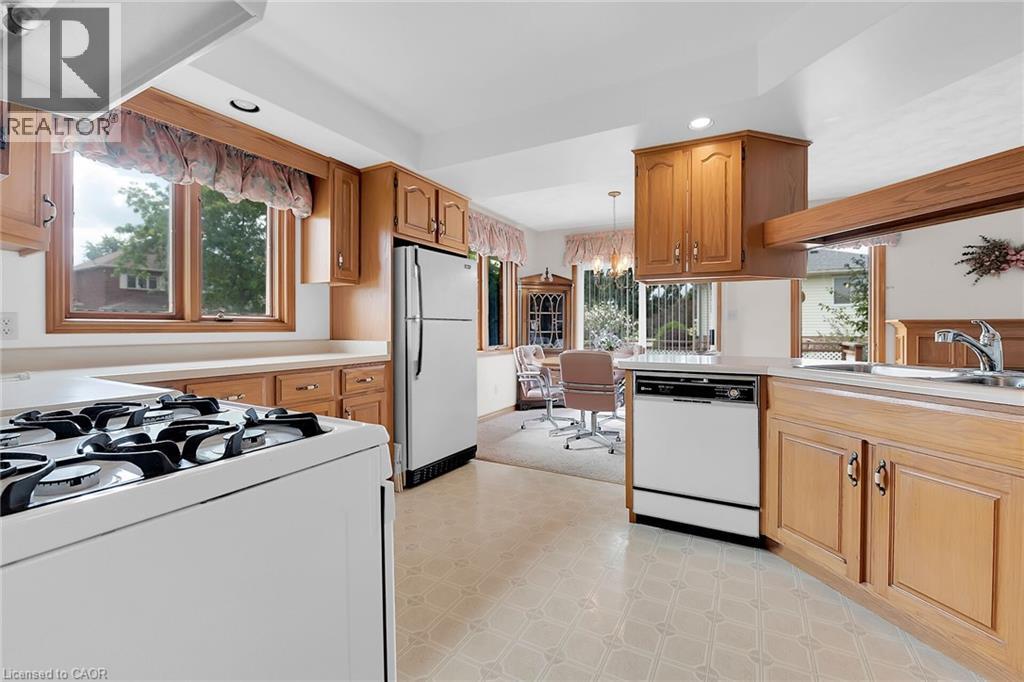 Photo 11 of 47 Falls Crescent, Simcoe ON