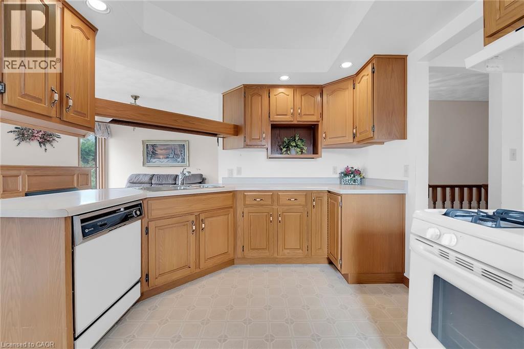 Photo 12 of 47 Falls Crescent, Simcoe ON