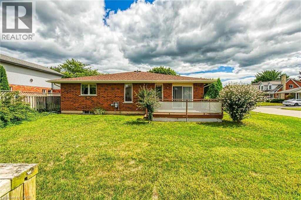 Photo 2 of 47 Falls Crescent, Simcoe ON