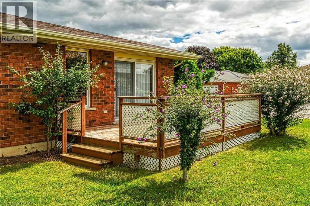 Photo 38 of 47 Falls Crescent, Simcoe ON