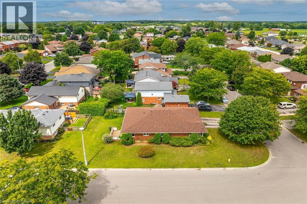 Photo 48 of 47 Falls Crescent, Simcoe ON
