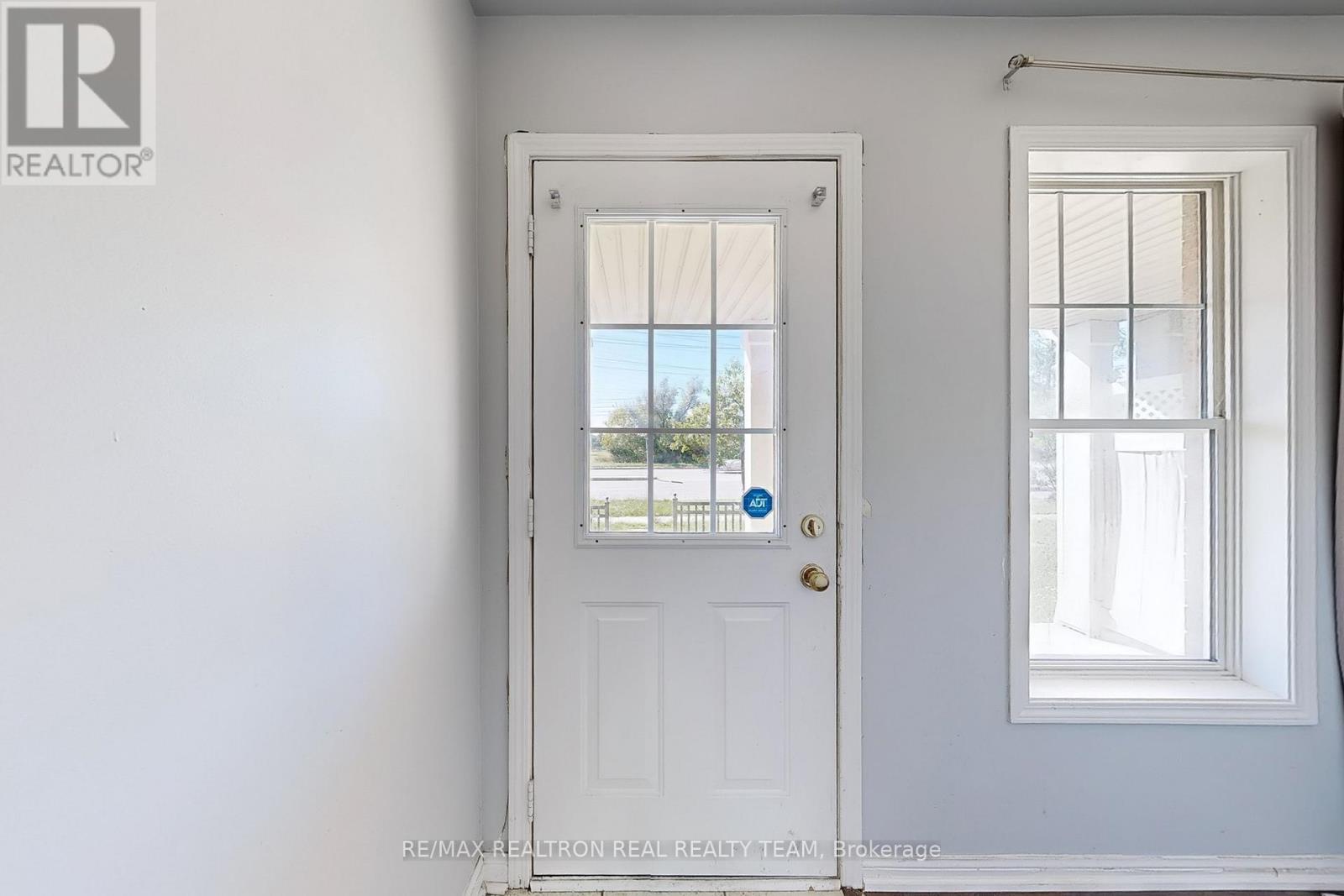 Photo 5 of Unit B 1 8892 Sheppard Avenue E, Toronto ON