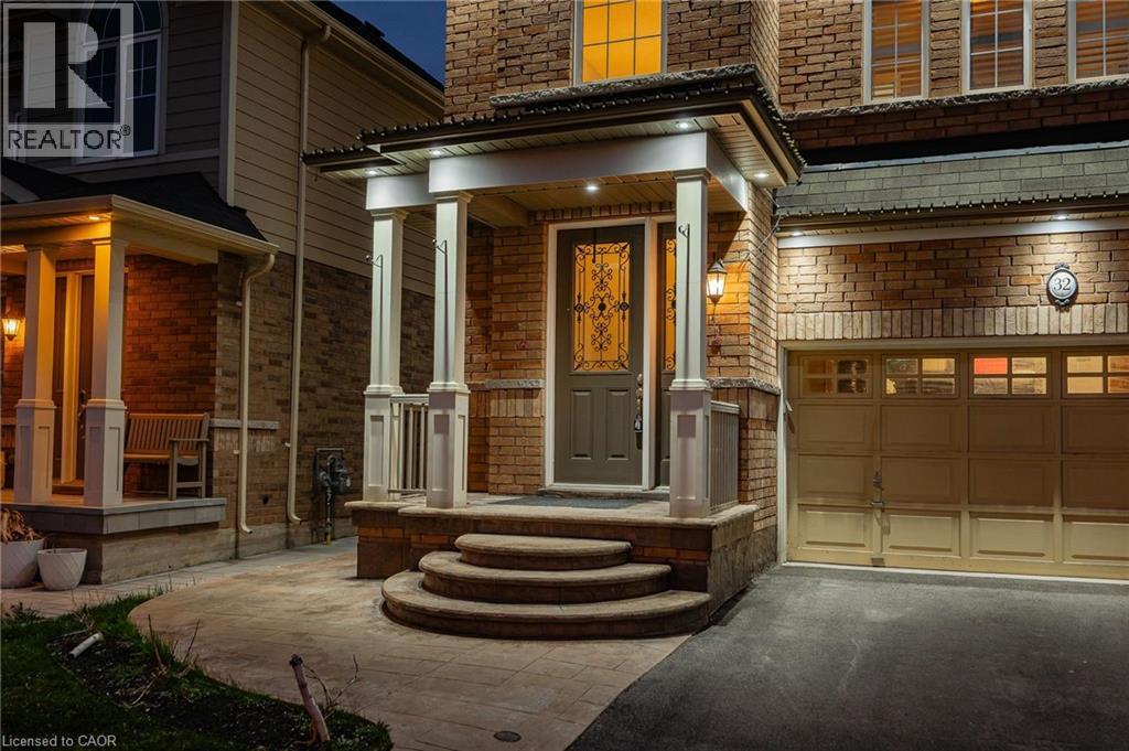 Photo 9 of 32 Babcock Street, Waterdown ON