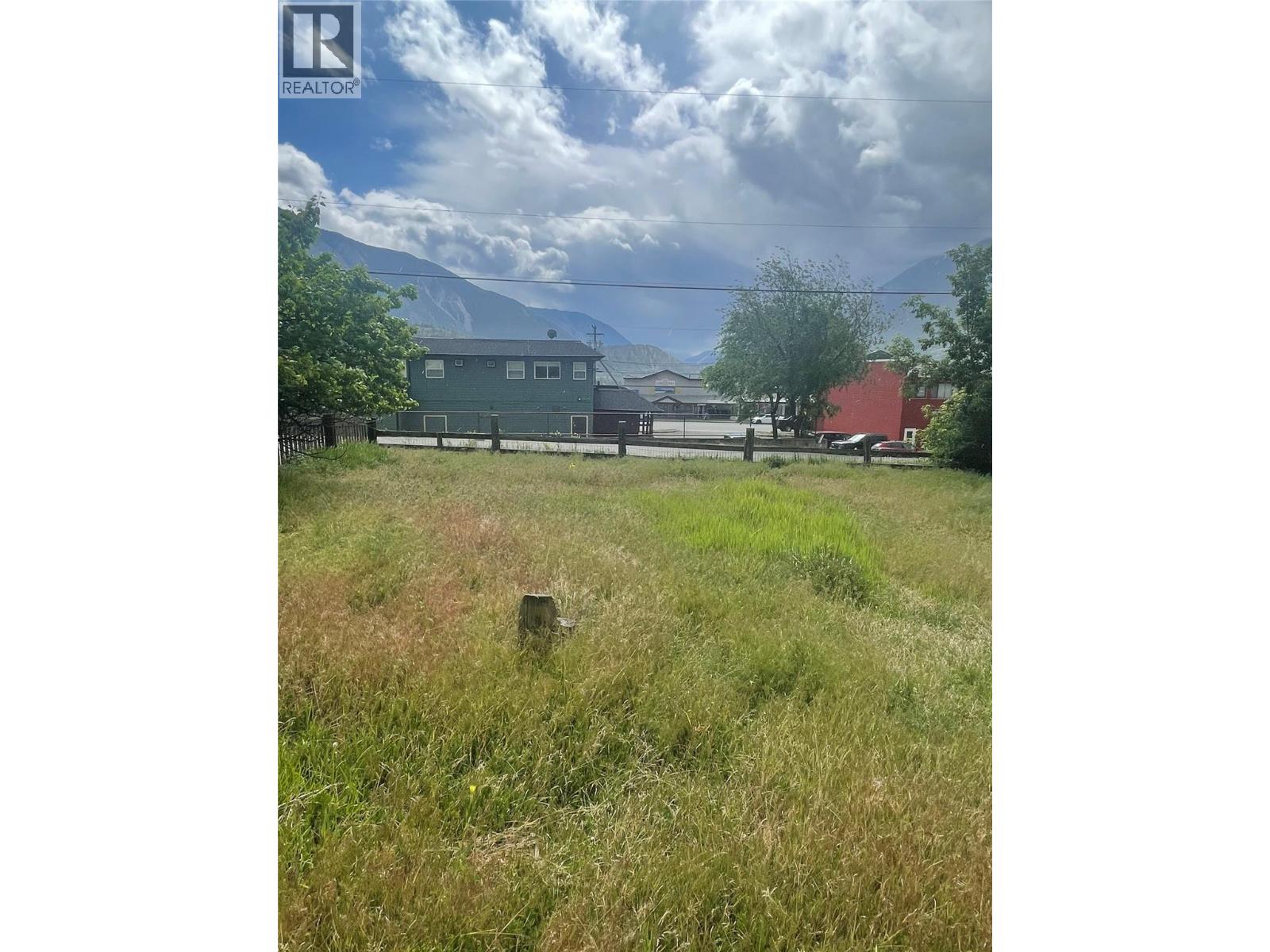 685 RUSSELL Lane, Lillooet