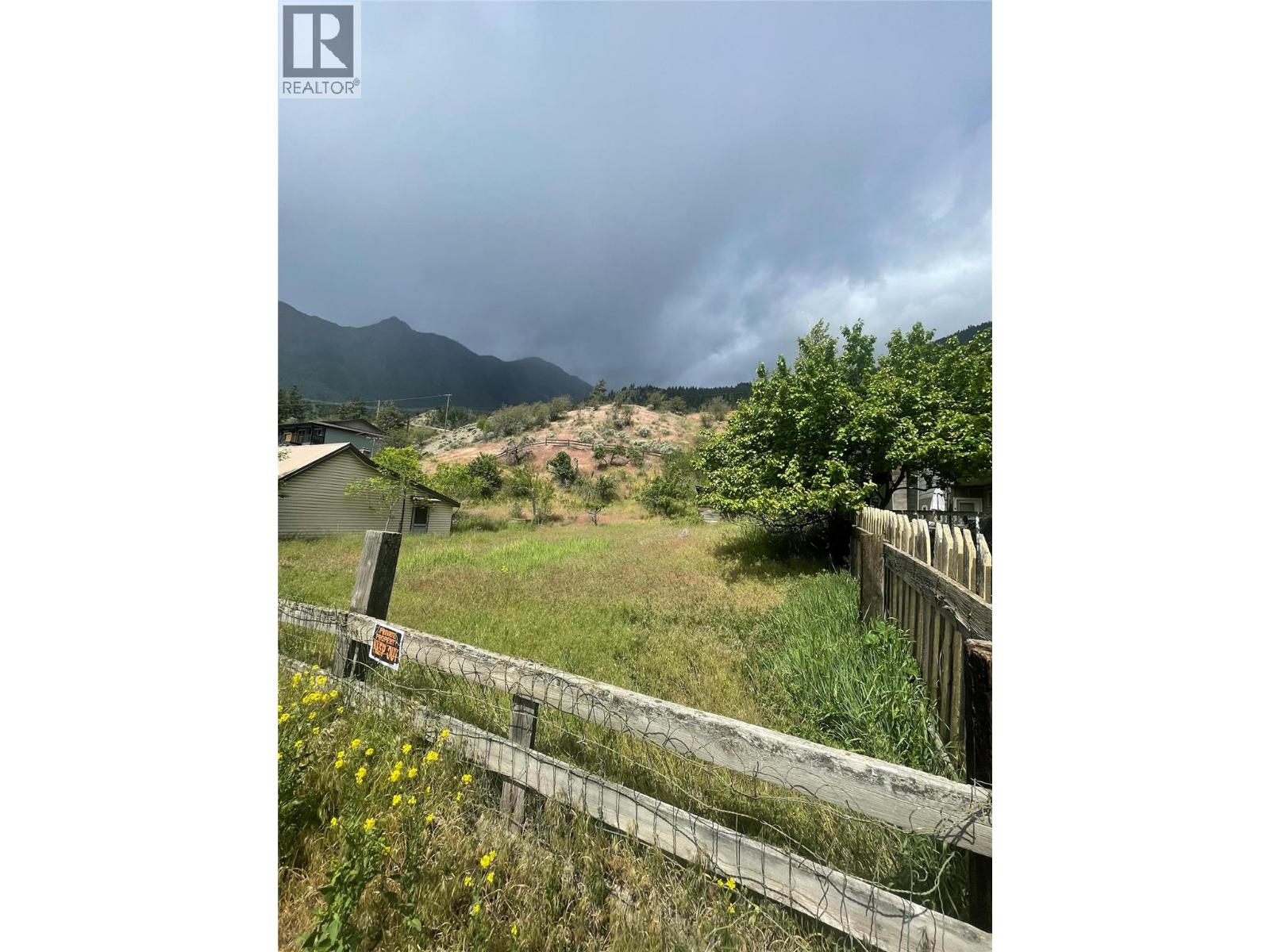 685 RUSSELL Lane, Lillooet