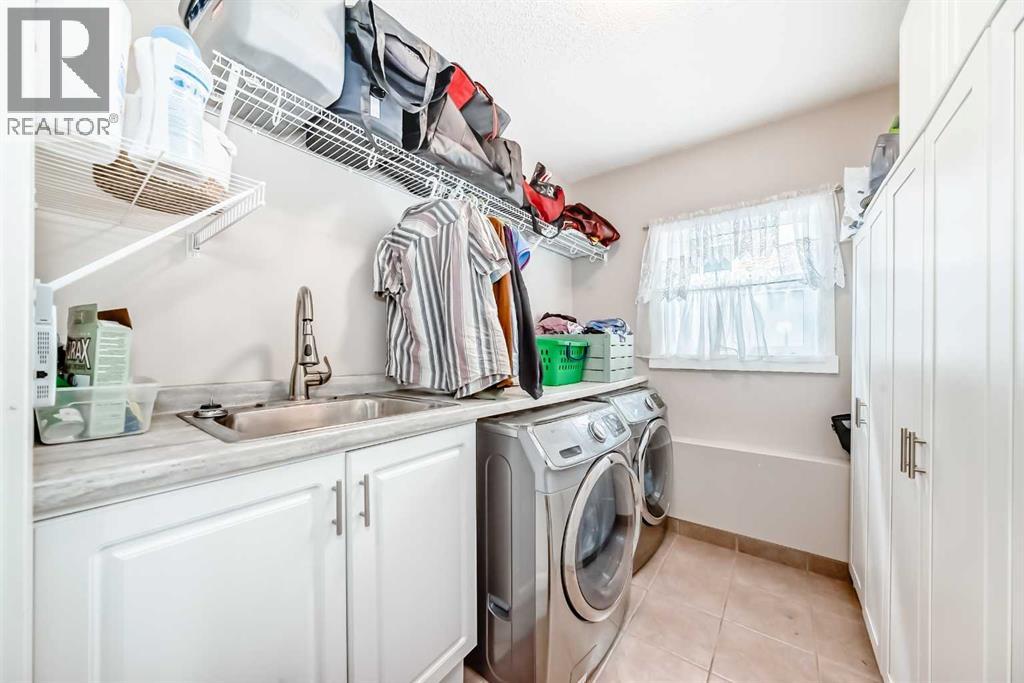 Photo 33 of 60 Sunlake Road Se, Calgary AB