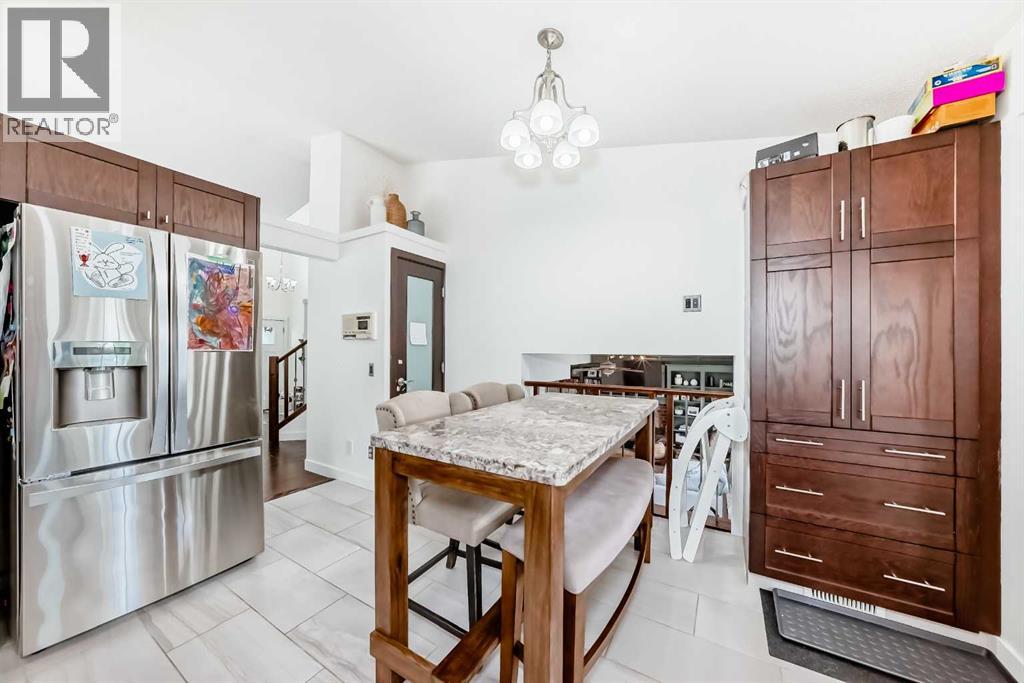 Photo 12 of 60 Sunlake Road Se, Calgary AB