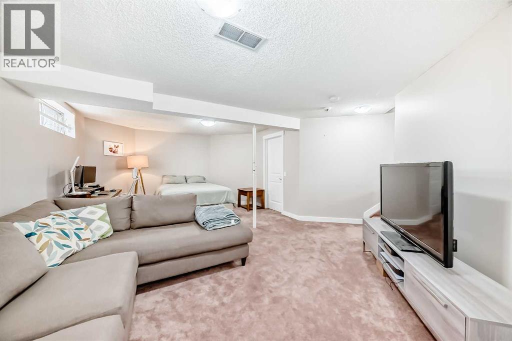 Photo 35 of 60 Sunlake Road Se, Calgary AB