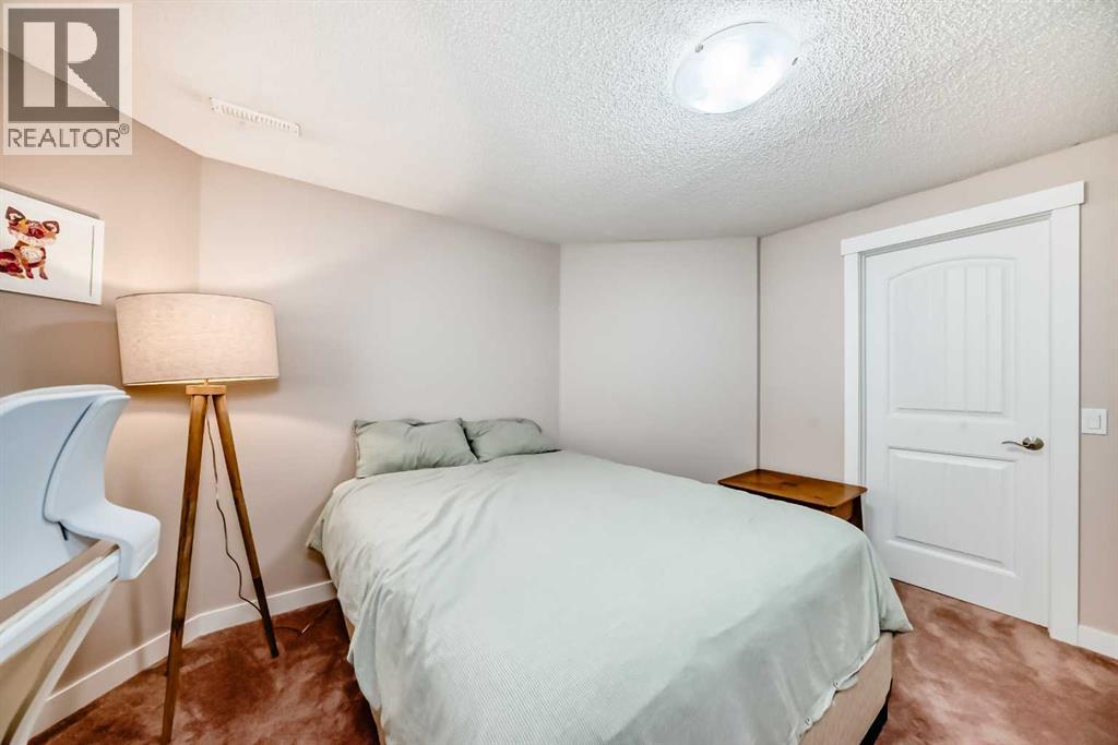 Photo 37 of 60 Sunlake Road Se, Calgary AB