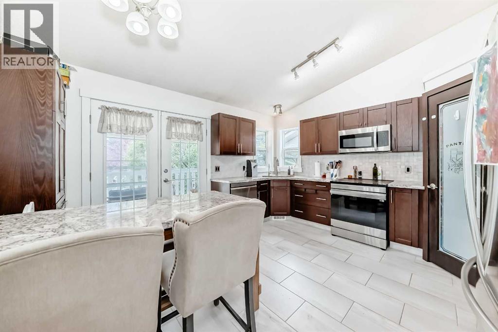 Photo 15 of 60 Sunlake Road Se, Calgary AB
