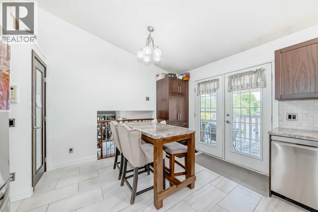Photo 14 of 60 Sunlake Road Se, Calgary AB