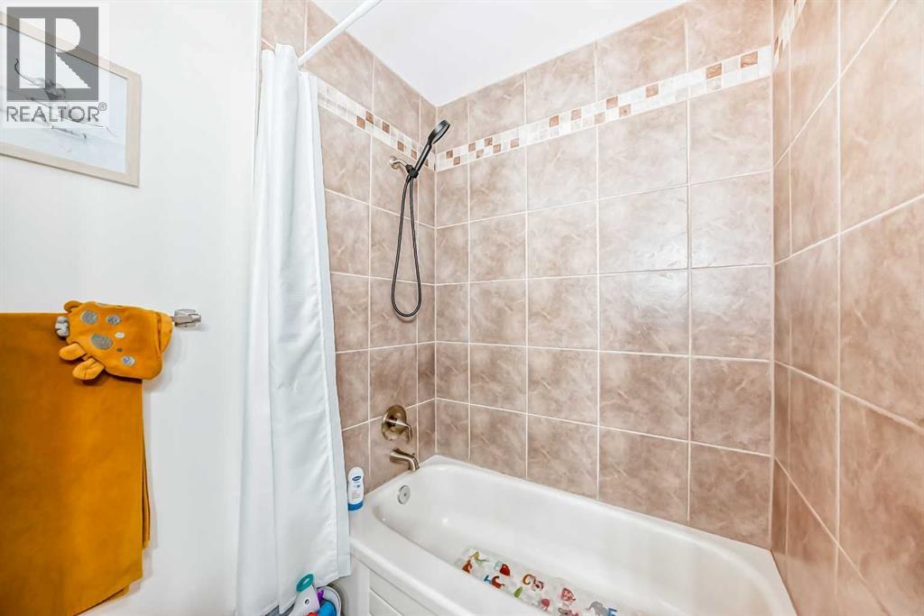 Photo 19 of 60 Sunlake Road Se, Calgary AB
