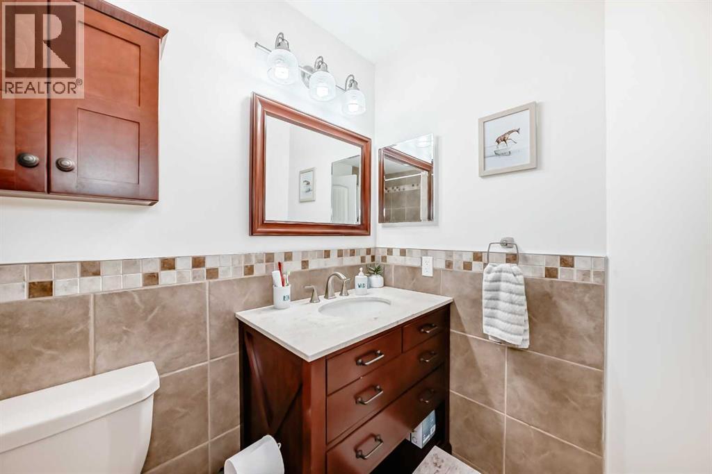 Photo 18 of 60 Sunlake Road Se, Calgary AB