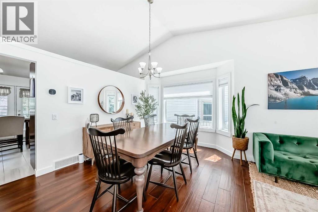 Photo 6 of 60 Sunlake Road Se, Calgary AB