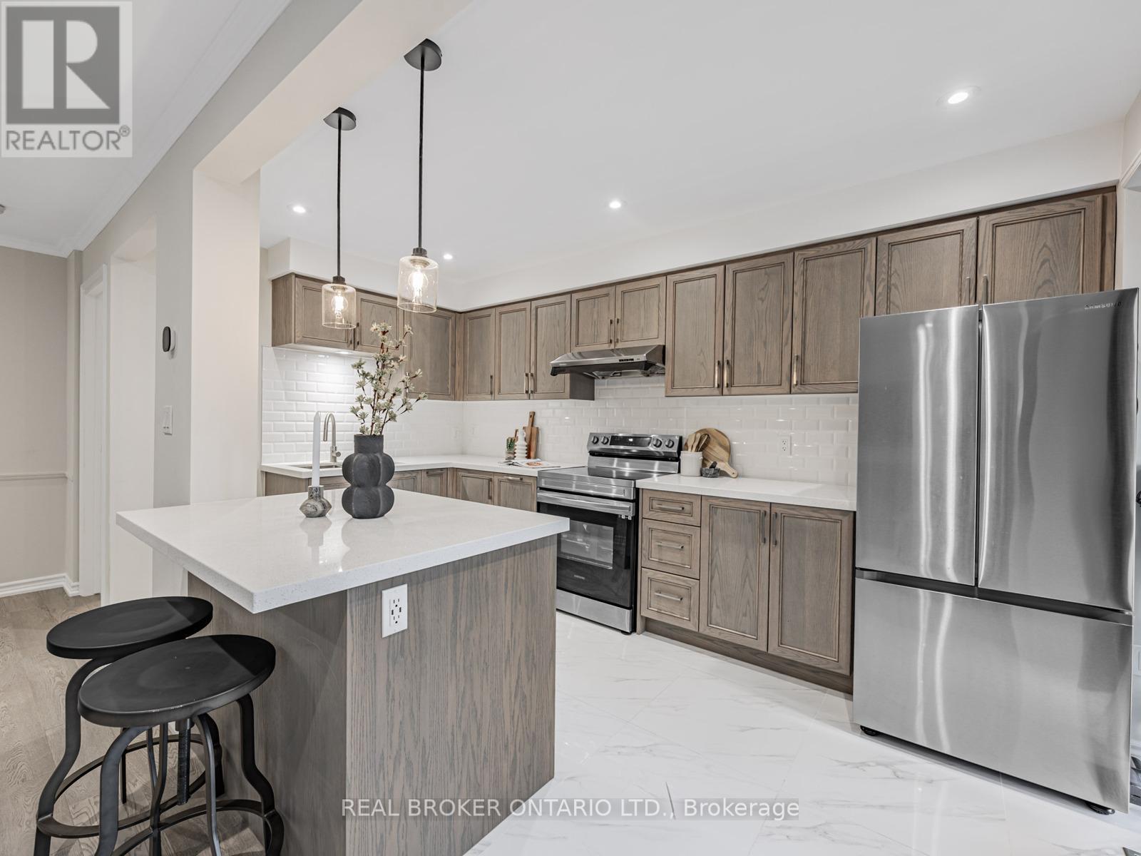 Photo 10 of 20 30 Dundalk Drive, Toronto ON