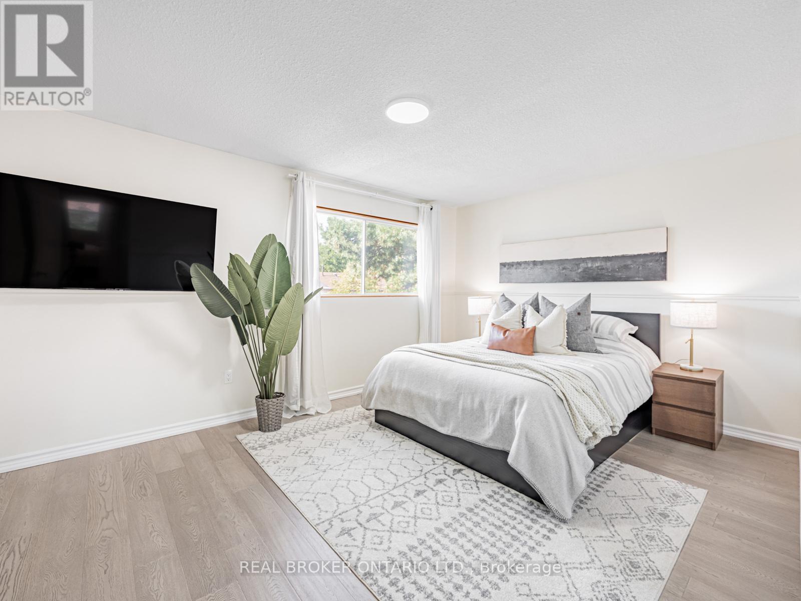 Photo 18 of 20 30 Dundalk Drive, Toronto ON
