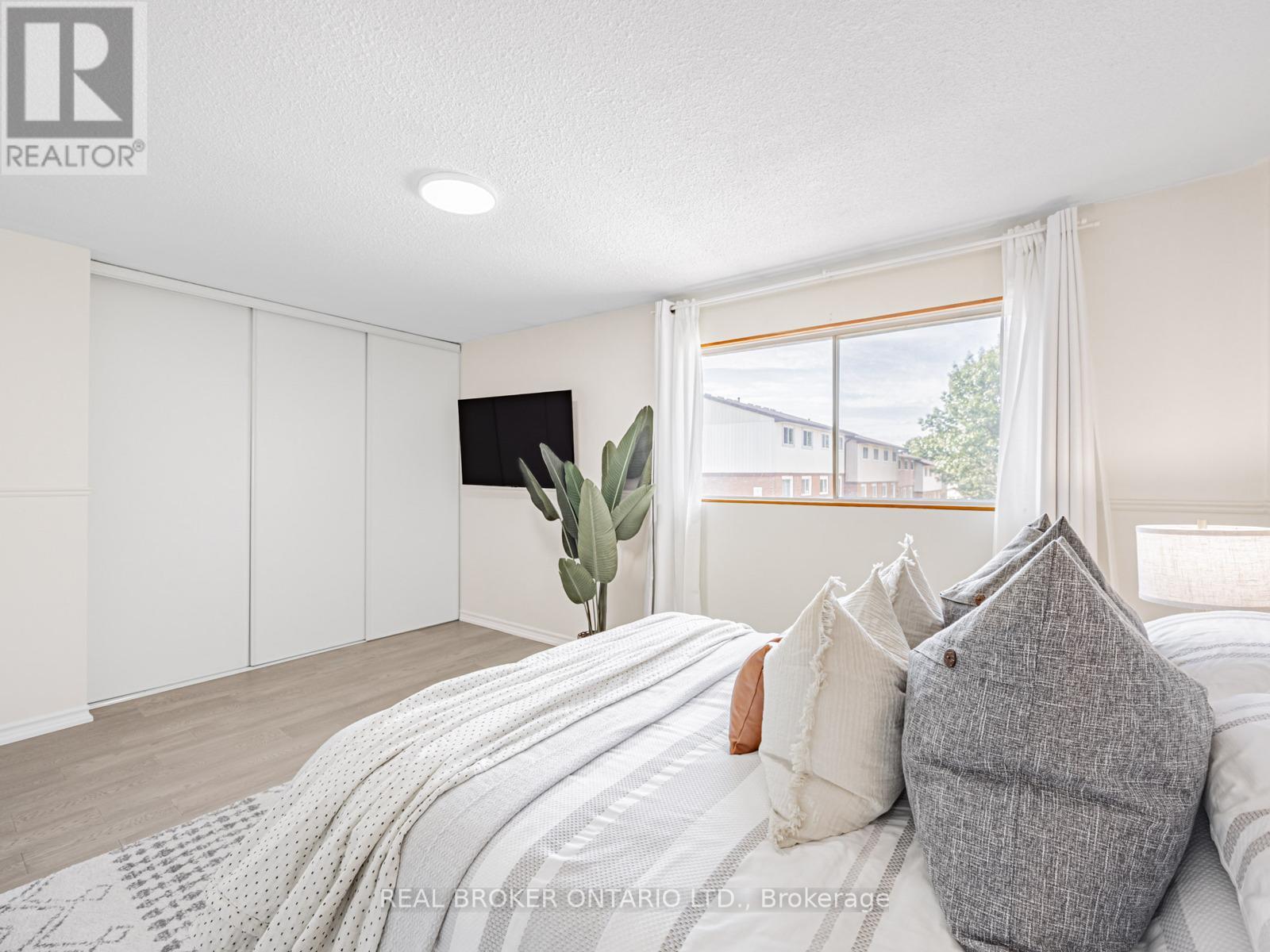 Photo 19 of 20 30 Dundalk Drive, Toronto ON