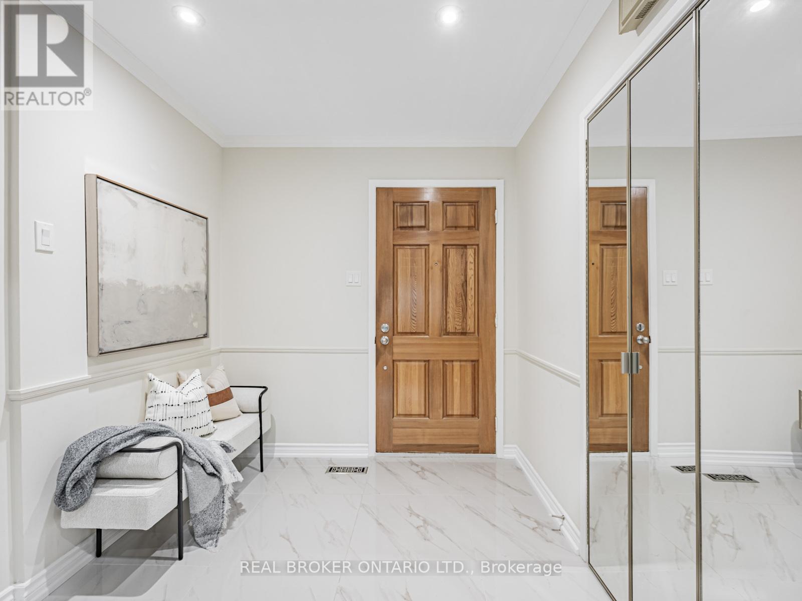 Photo 3 of 20 30 Dundalk Drive, Toronto ON