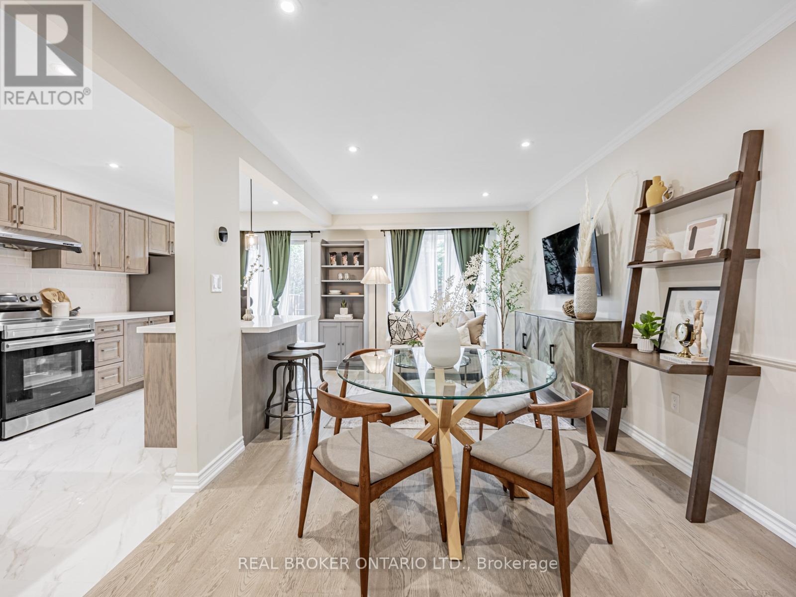 Photo 5 of 20 30 Dundalk Drive, Toronto ON