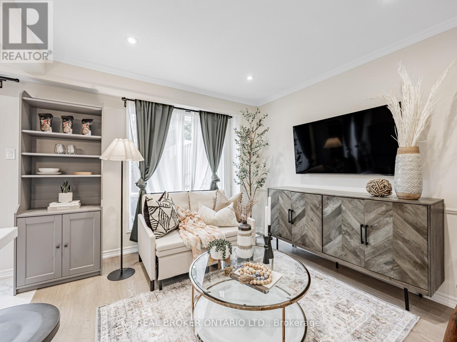 Photo 6 of 20 30 Dundalk Drive, Toronto ON
