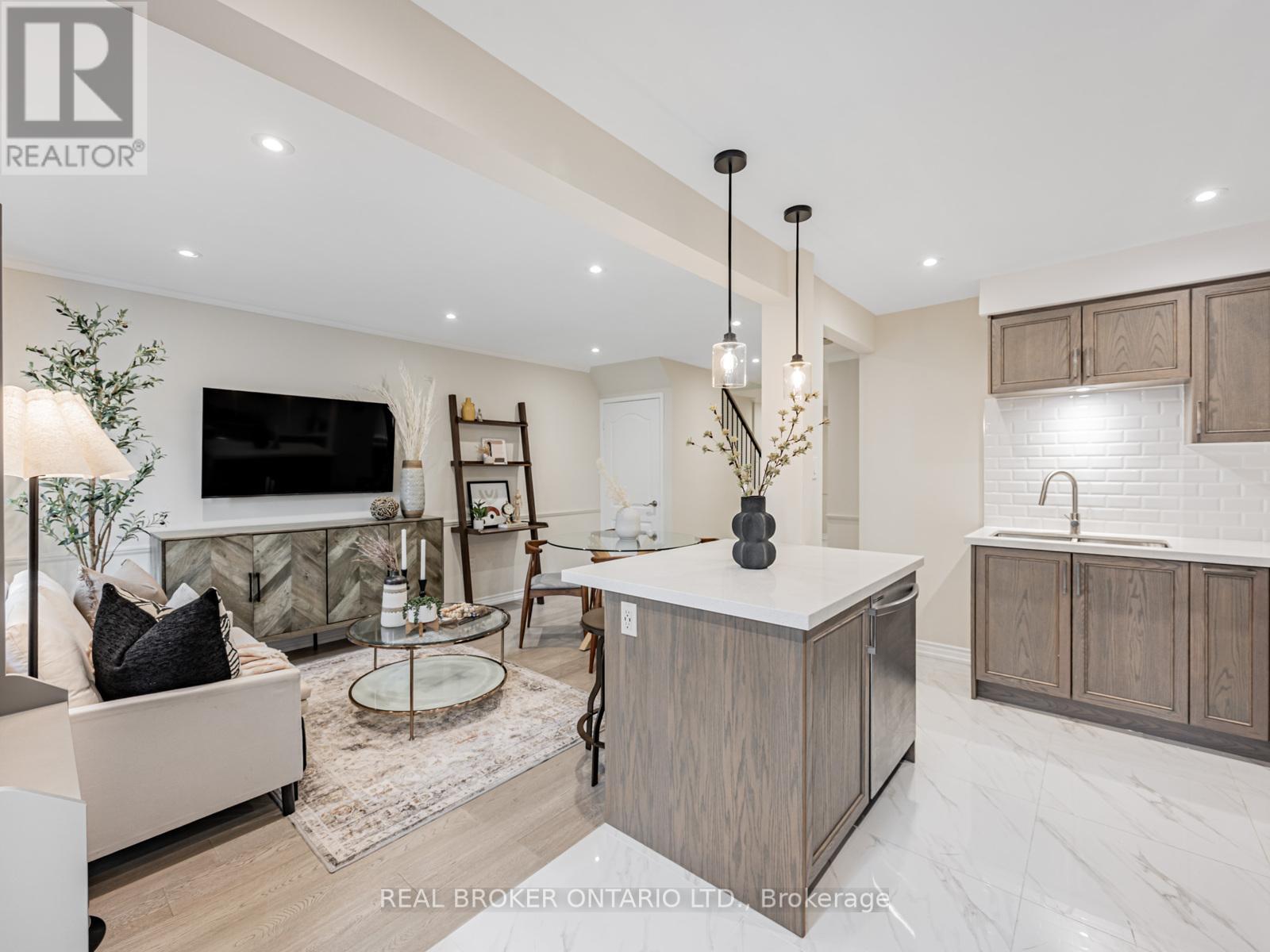 Photo 7 of 20 30 Dundalk Drive, Toronto ON