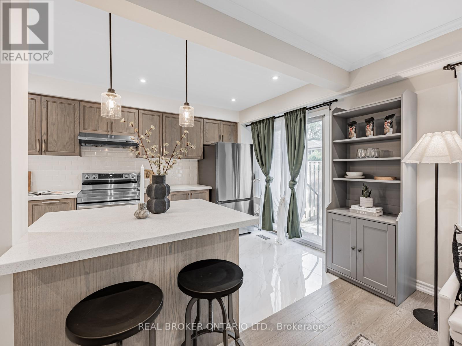 Photo 9 of 20 30 Dundalk Drive, Toronto ON