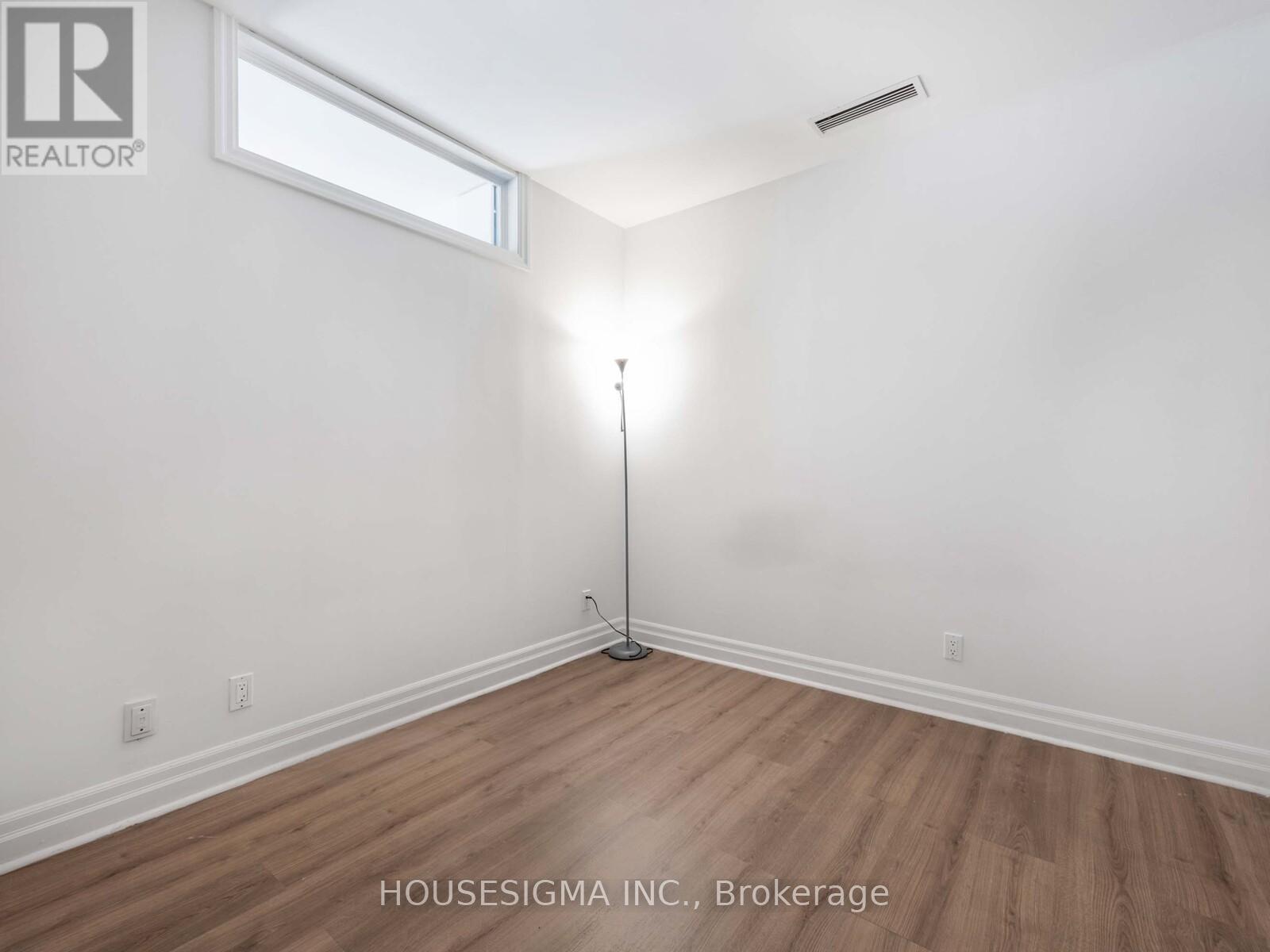 Photo 18 of 313 44 Bond Street W, Oshawa ON