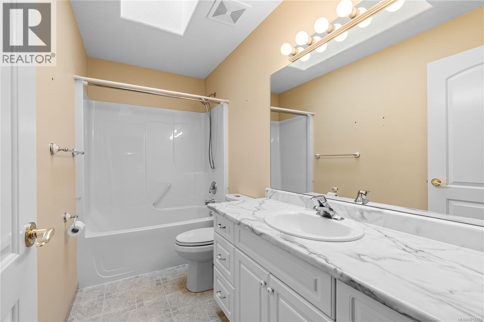 Photo 20 of 1067 Yellowbrick Rd, Parksville BC