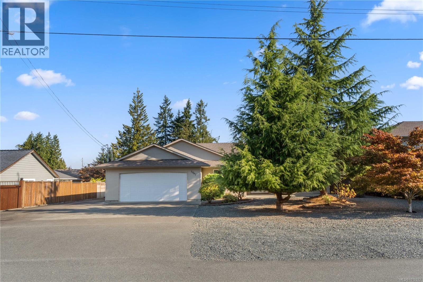 Photo 31 of 1067 Yellowbrick Rd, Parksville BC