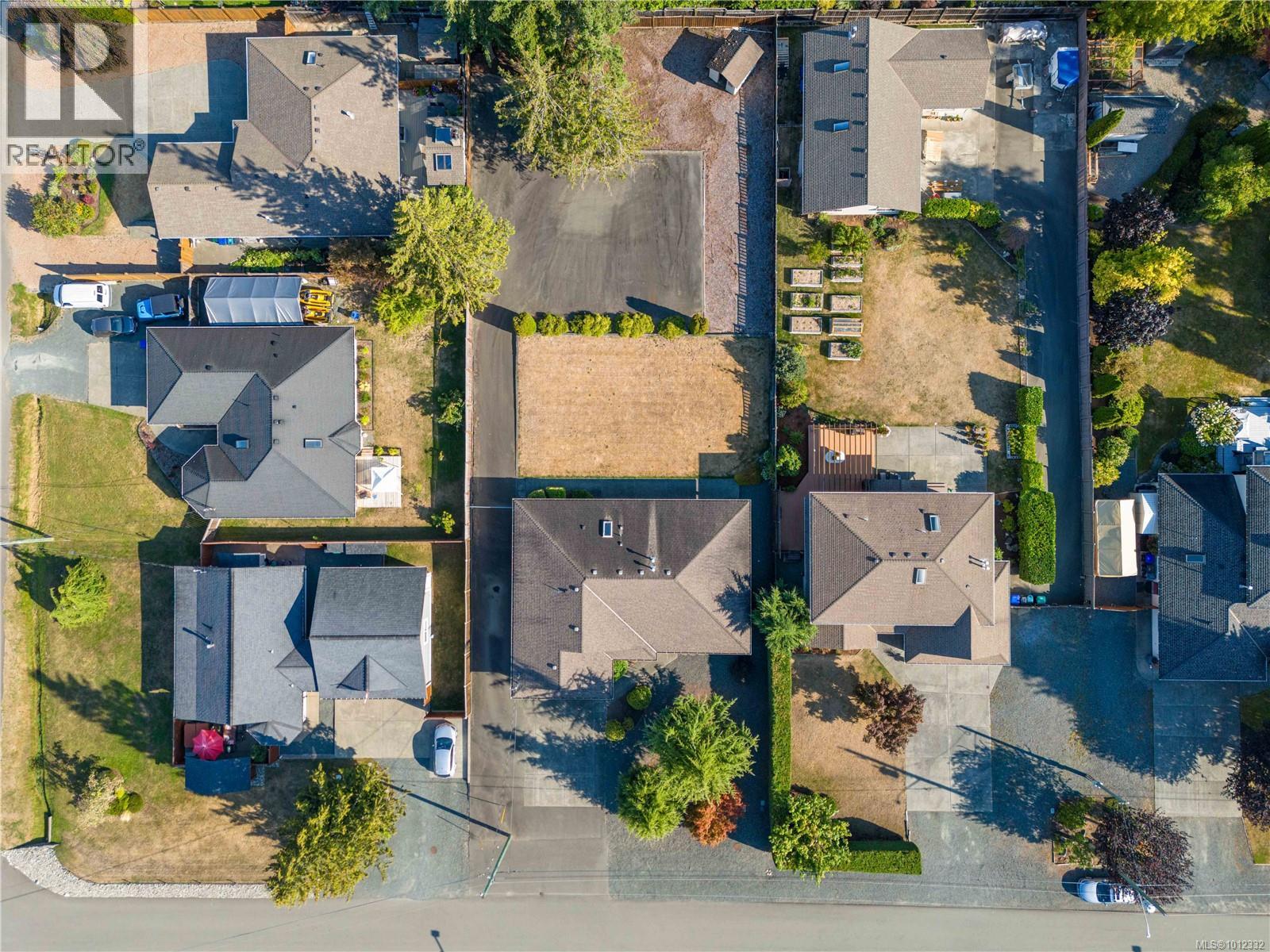 Photo 37 of 1067 Yellowbrick Rd, Parksville BC