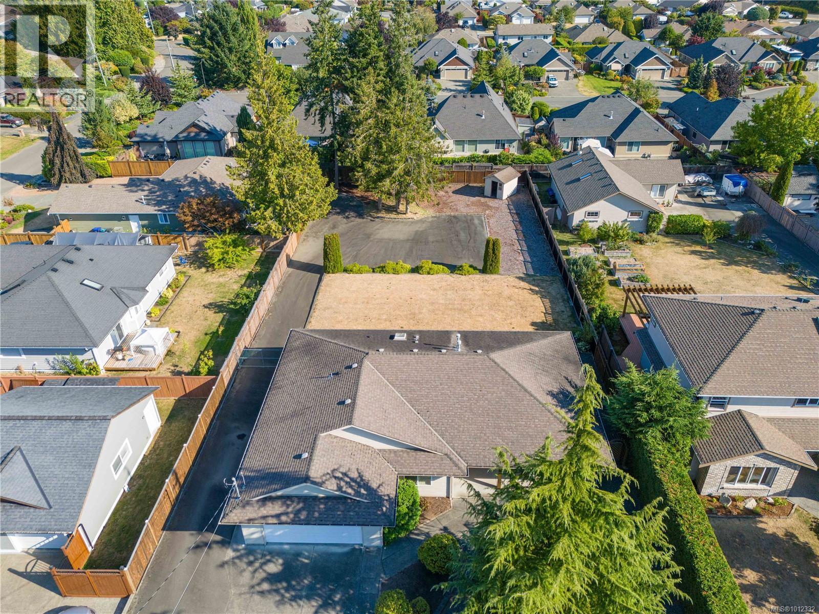 Photo 38 of 1067 Yellowbrick Rd, Parksville BC
