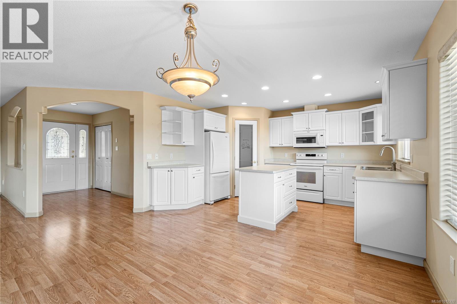 Photo 4 of 1067 Yellowbrick Rd, Parksville BC