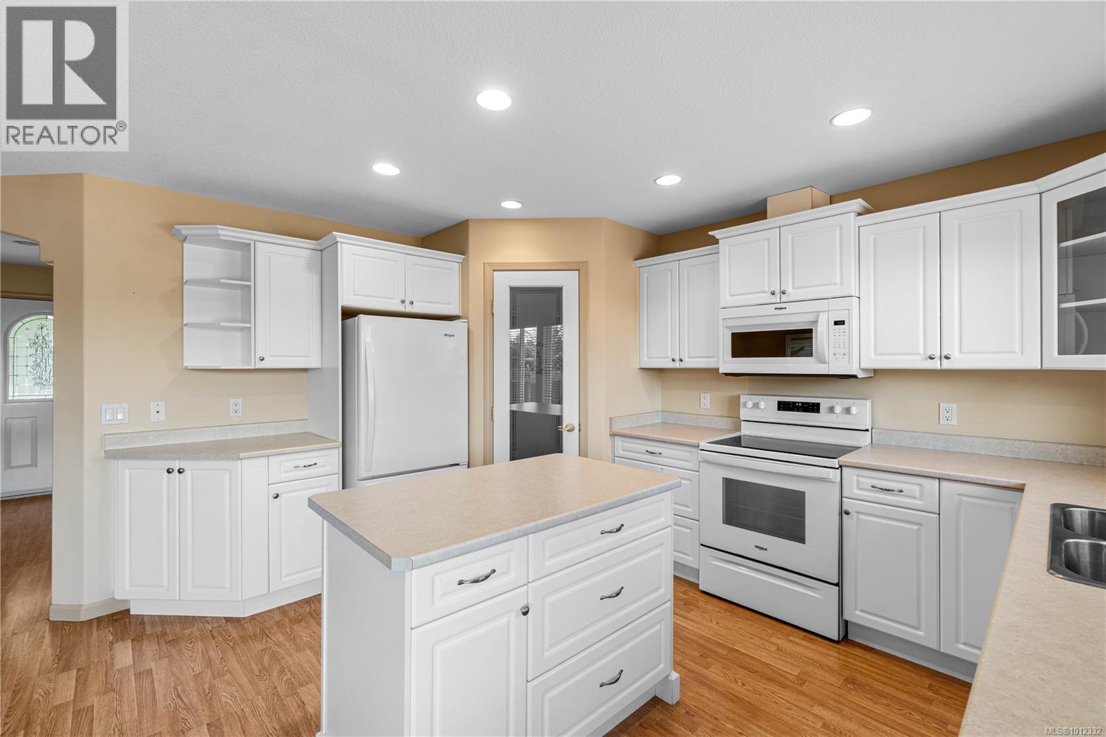 Photo 5 of 1067 Yellowbrick Rd, Parksville BC