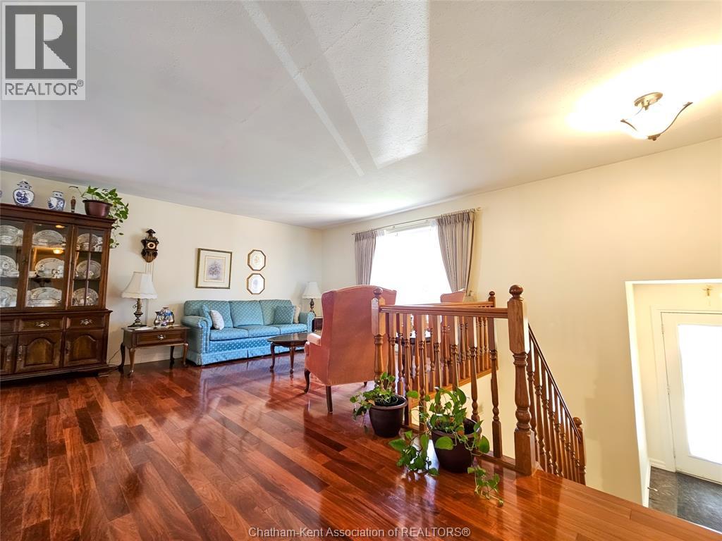Photo 6 of 8 Lancefield Place, Chatham ON