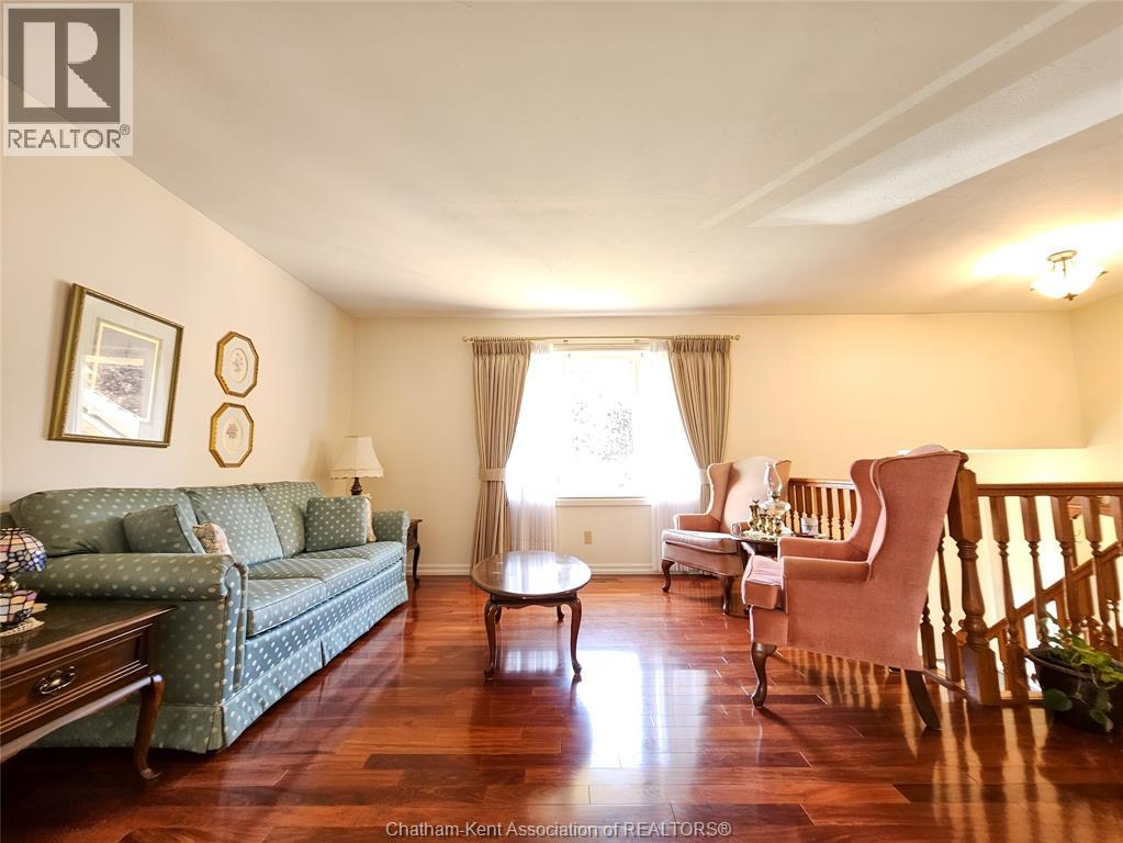 Photo 7 of 8 Lancefield Place, Chatham ON
