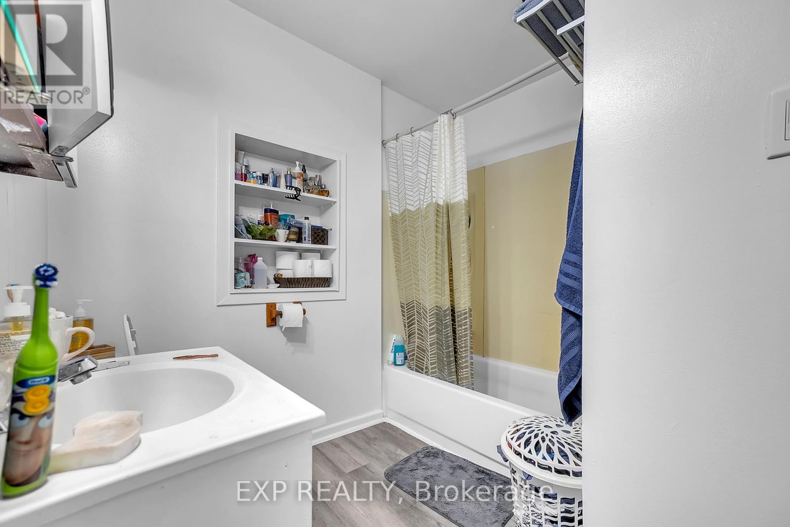 Photo 12 of 147 Victoria Avenue, Belleville ON