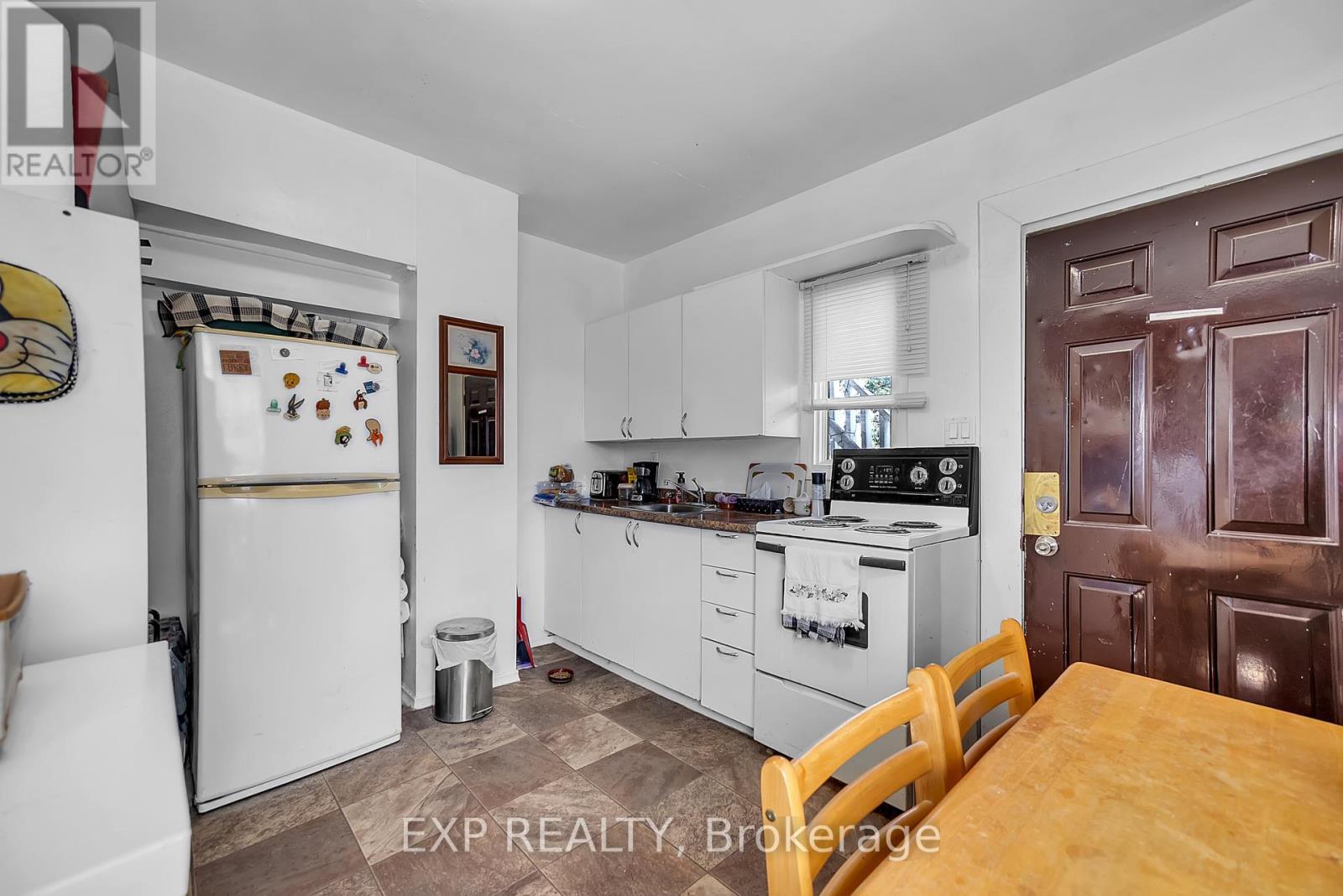 Photo 4 of 147 Victoria Avenue, Belleville ON
