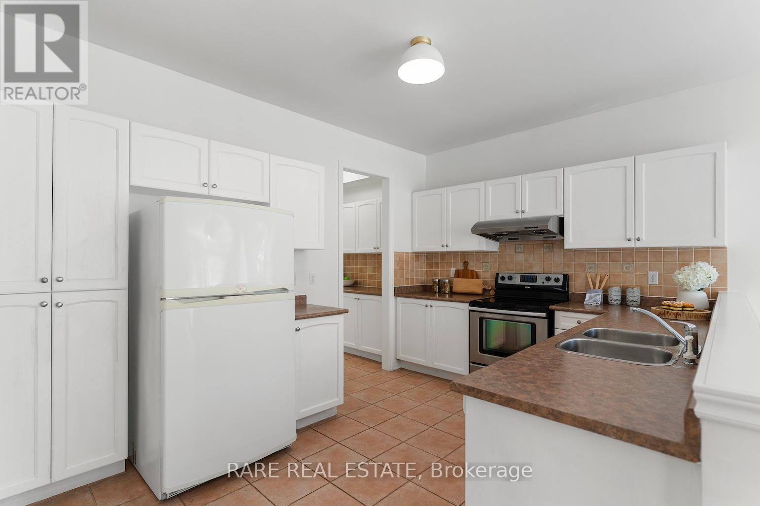 Photo 10 of 295 Stonebridge Drive, Markham ON