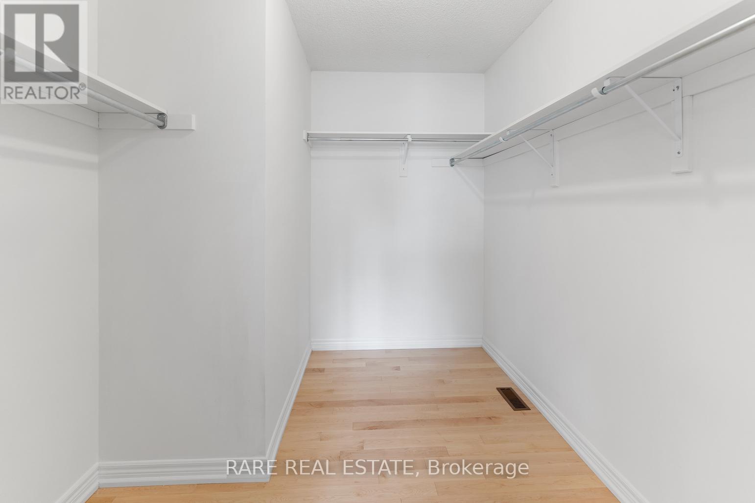 Photo 18 of 295 Stonebridge Drive, Markham ON