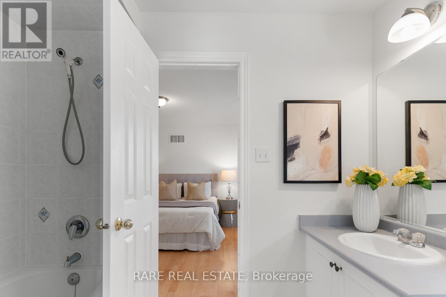 Photo 23 of 295 Stonebridge Drive, Markham ON
