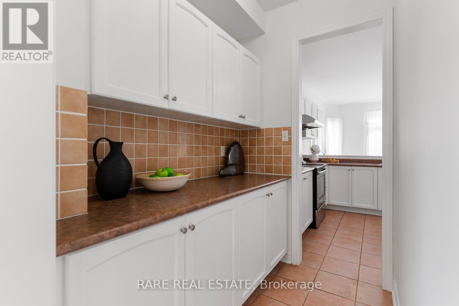 Photo 9 of 295 Stonebridge Drive, Markham ON