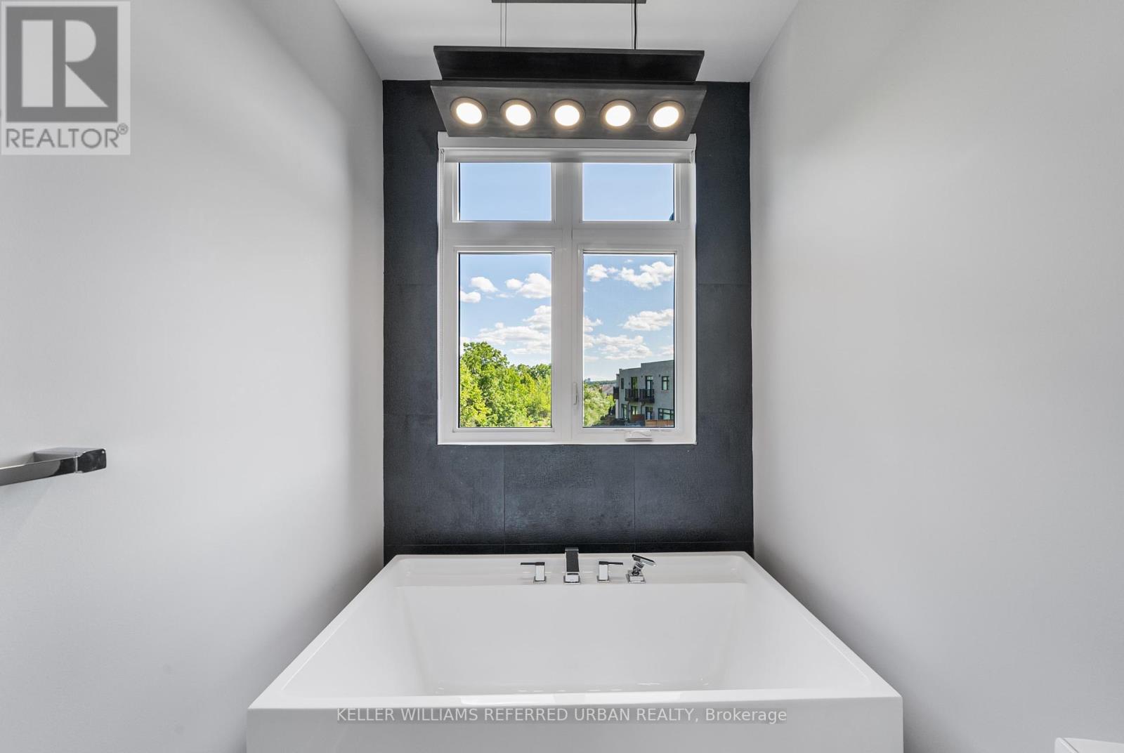 Photo 28 of 147 Lebovic Campus Drive, Vaughan ON