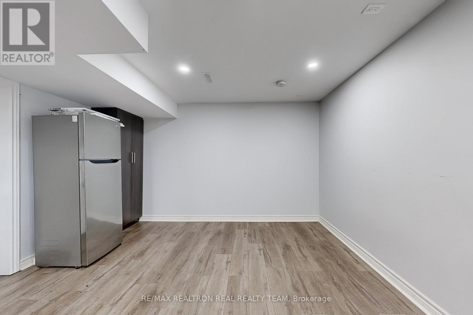Photo 7 of Unit B 3 8892 Sheppard Avenue E, Toronto ON