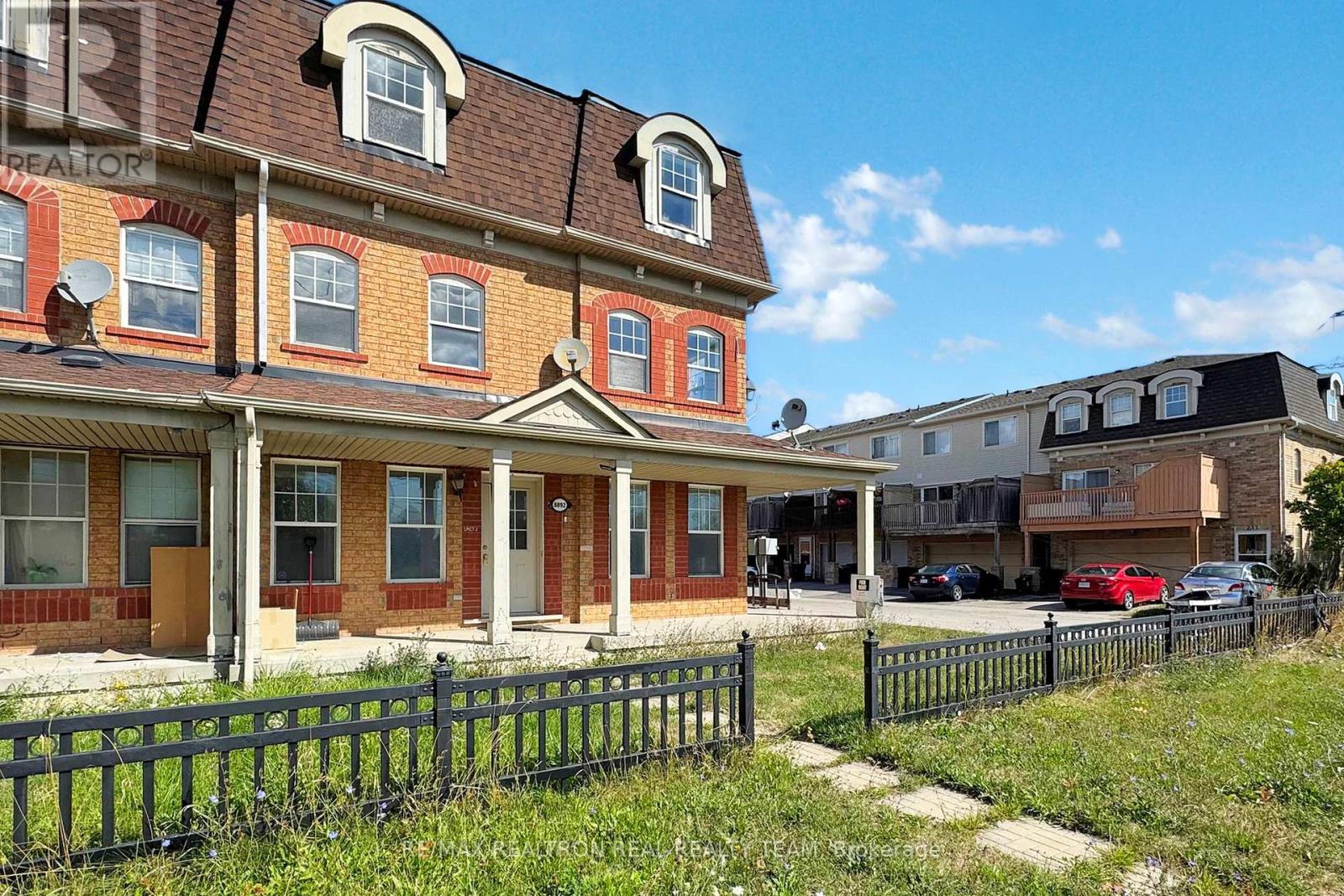 Photo 2 of Unit B 3 8892 Sheppard Avenue E, Toronto ON