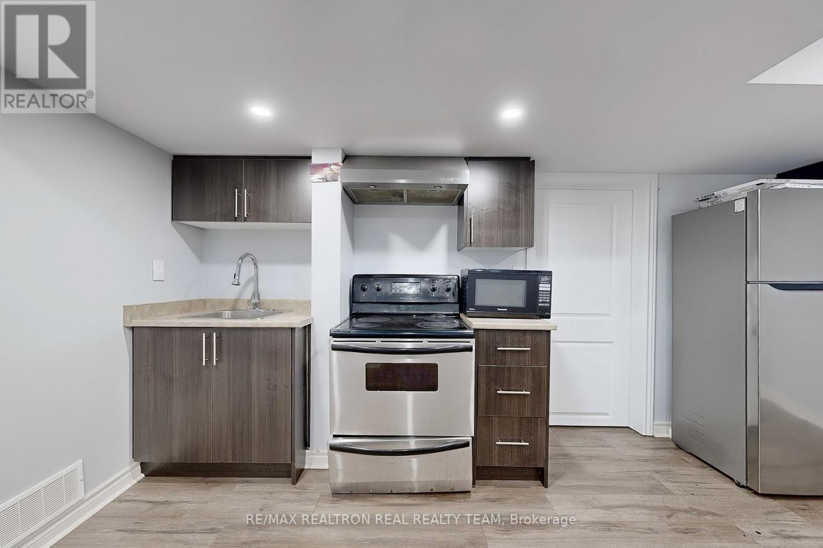 Photo 5 of Unit B 3 8892 Sheppard Avenue E, Toronto ON