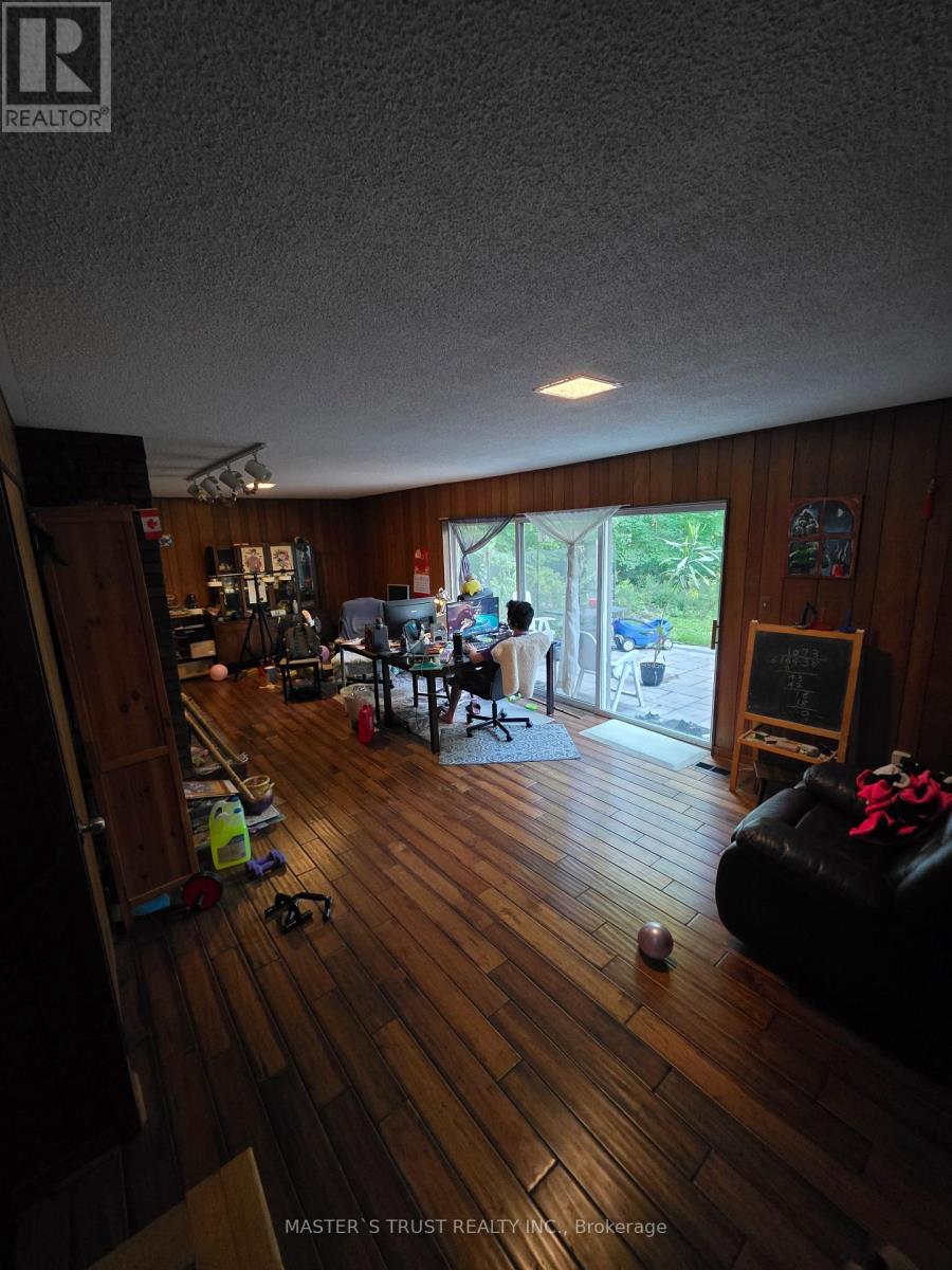 Photo 3 of 2 Craigmont Drive, Toronto ON