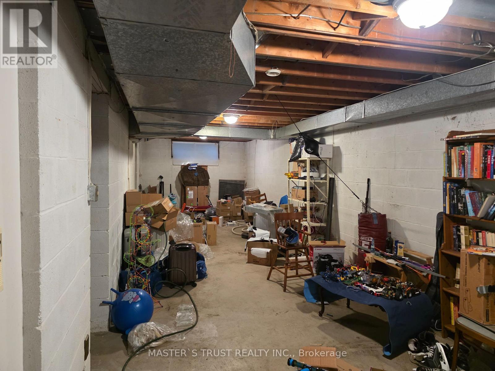 Photo 8 of 2 Craigmont Drive, Toronto ON