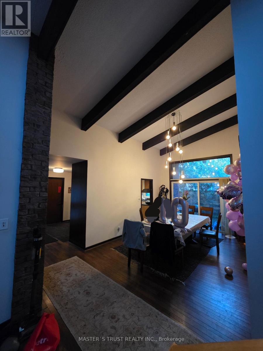 Photo 5 of 2 Craigmont Drive, Toronto ON